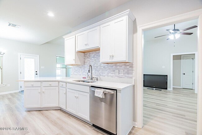 Building Photo - 202 Sparkling Meadows Ln