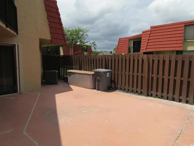 Building Photo - 8345 Trent Ct
