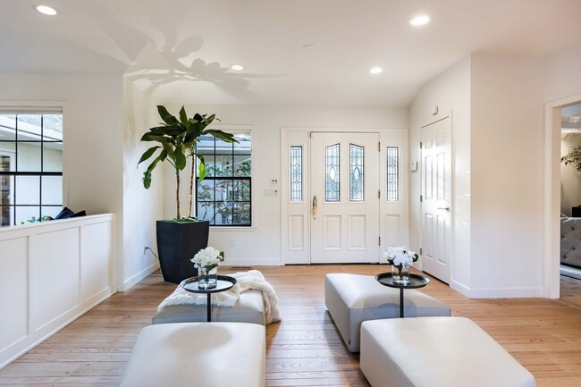 Building Photo - Luxurious Home in Atherton: Over an Acre o...