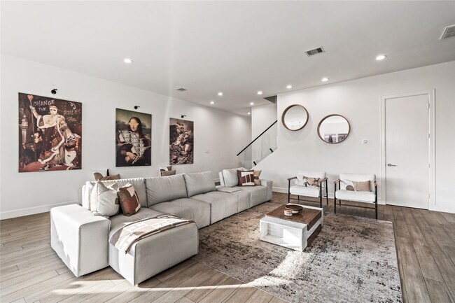 Building Photo - 6819 Rocinante Ln