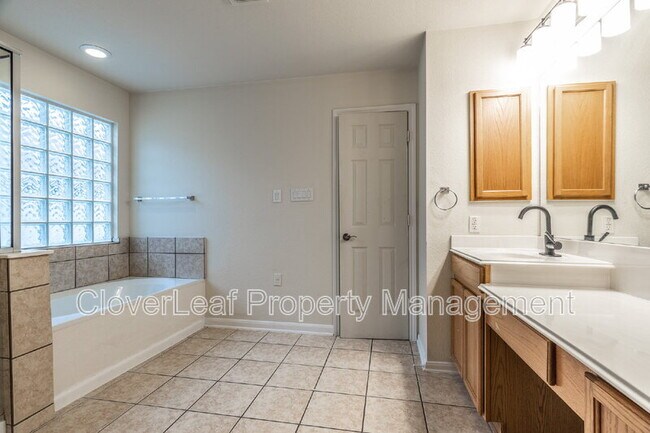 Building Photo - 123 Impala Cir