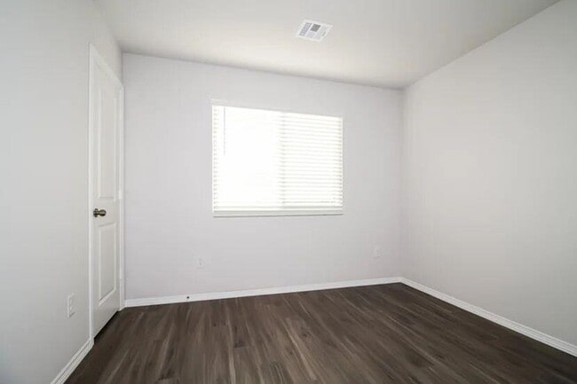 Building Photo - 2408 Rosewood Ln