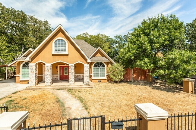 Building Photo - 2351 Longhorn St
