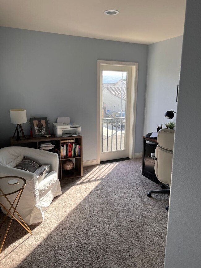 Building Photo - Charming 3-Bedroom 2.5 Bath Home for Rent ...