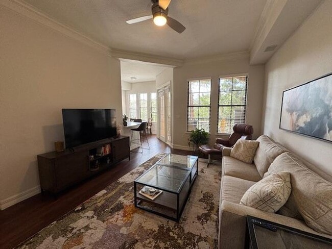 Building Photo - 1 Bedroom 1, 1/2 Bathroom fully renovated ...