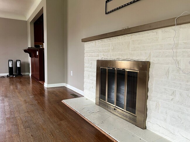 Building Photo - 743 Lander Rd