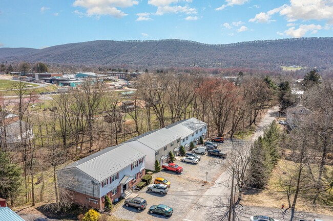 Building Photo - Welcome to our cozy 2-bedroom, 1-bathroom ...