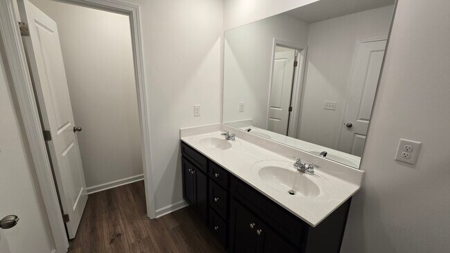 Building Photo - 217 Kenoot Dr