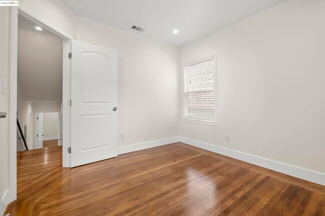 Building Photo - 1437 Portland Ave