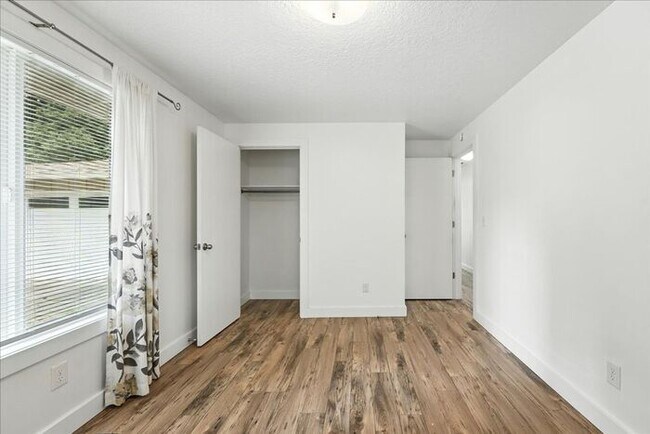 Building Photo - Charming Single-Level 3-Bedroom Home for R...