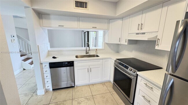 Building Photo - 9657 SW 152nd Ave