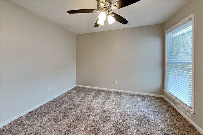 Building Photo - 22530 Smokey Hill Dr