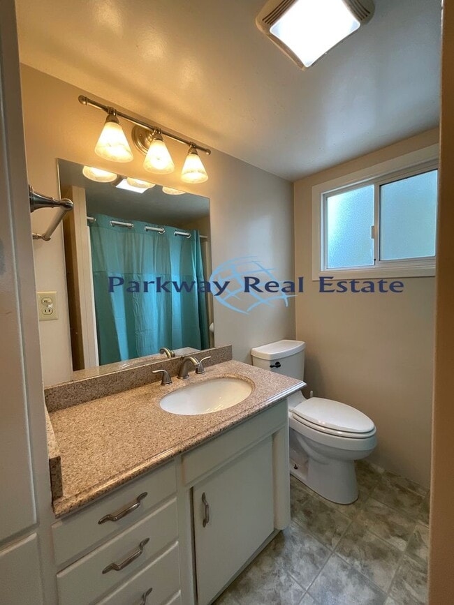 Building Photo - Charming 3 Bedroom House in East Alpine