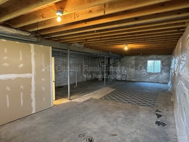 Building Photo - 116 Forest Oaks Dr