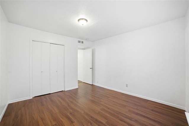 Building Photo - 334 Valley Park Dr