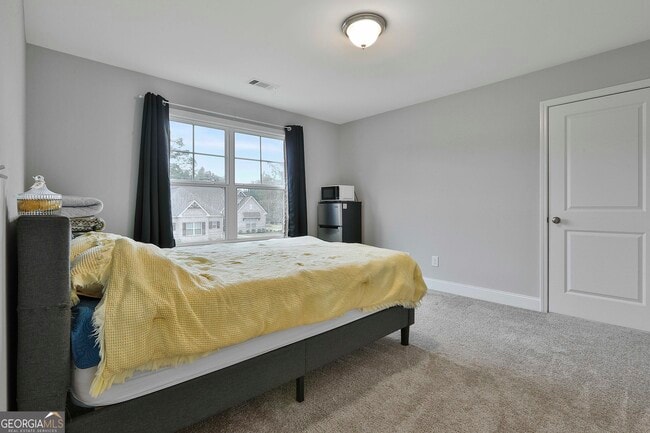 Building Photo - 405 Lakeview Way