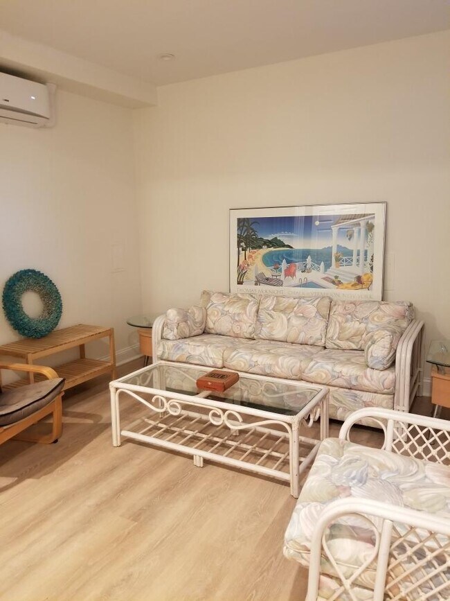 Convertible front room/1st bedroom - 1632 5th St NW