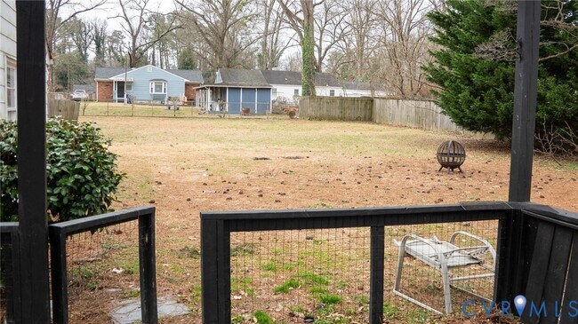 Building Photo - 2731 Parkdale Rd