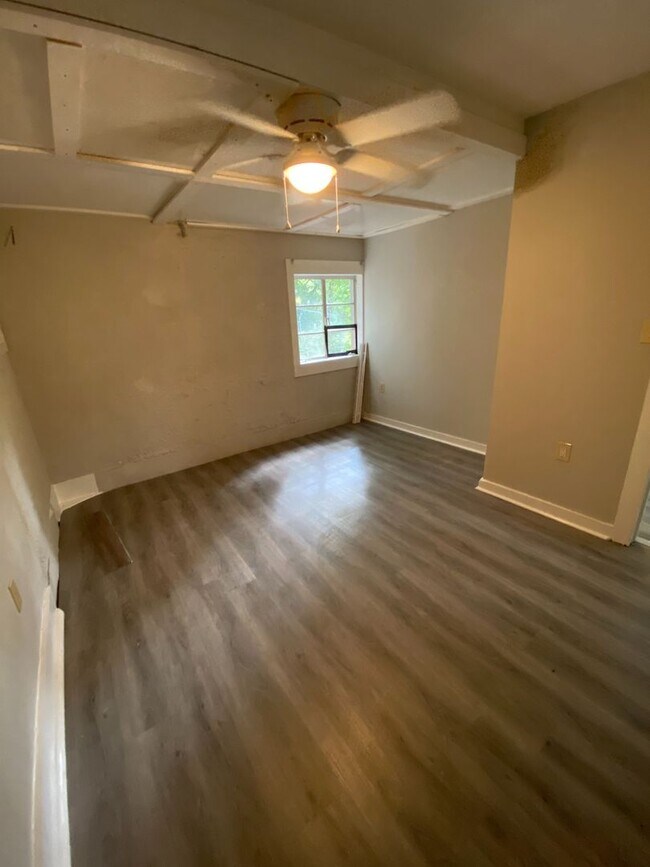 Building Photo - 406 Hietts Ln
