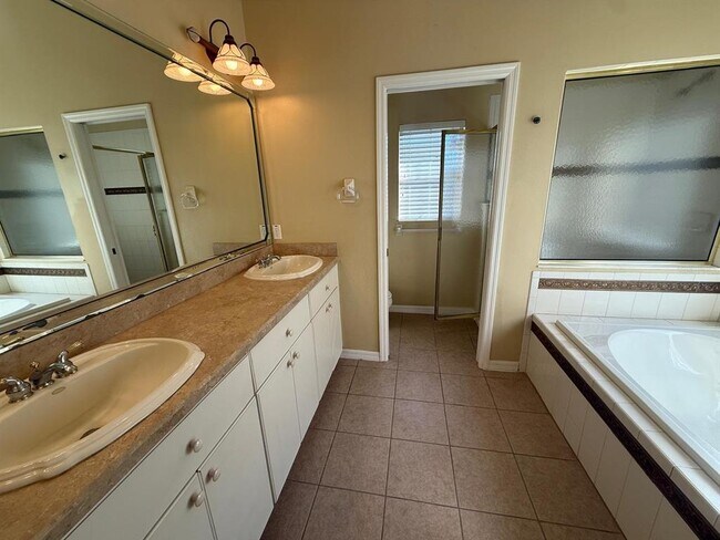 Building Photo - 5111 Ironsides Ct