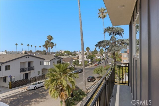 Building Photo - 4511 Rosewood Ave