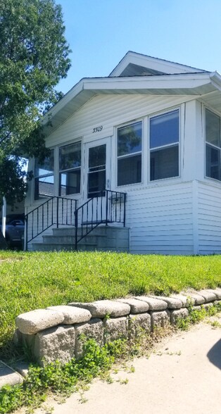 Building Photo - 3509 Elm Ave SE