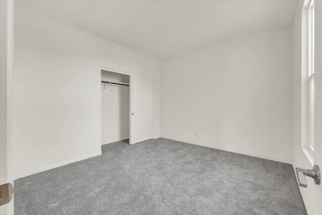 Building Photo - 4709 N Park St