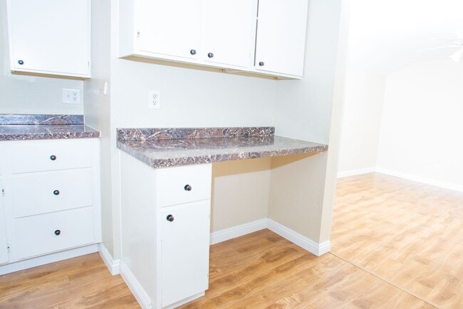 Building Photo - 915 E Balboa Blvd