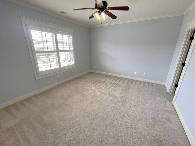 Building Photo - 1820 Enclave Hollow Ln E