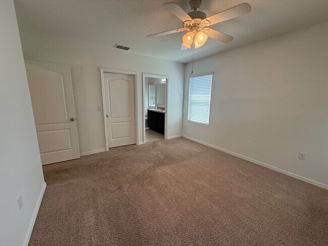 Building Photo - 4/2 Haines City Home