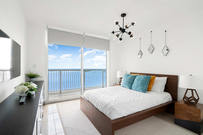 Building Photo - 1200 Brickell Bay Dr