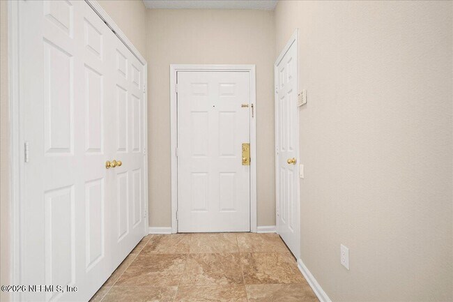 Building Photo - 10550 Baymeadows Rd