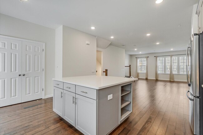 Building Photo - 27 Gala Ct