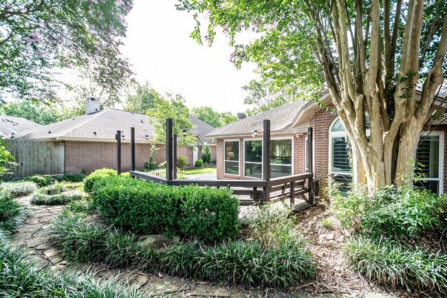 Building Photo - 2506 S Strathford Ln
