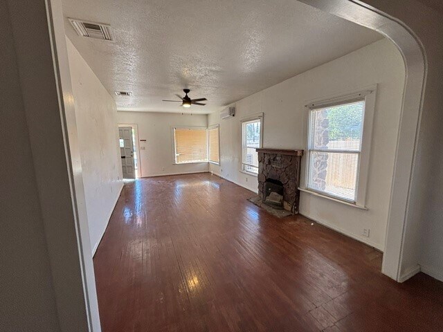 Building Photo - 914 Grandview Ave