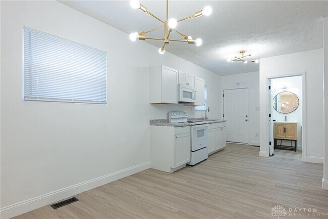 Building Photo - 321 Deeds Ave