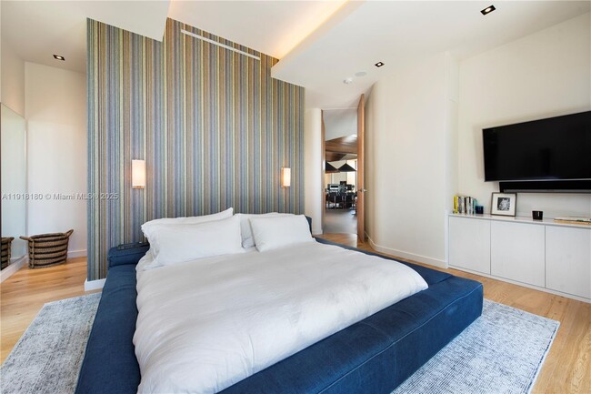 Building Photo - 8055 Noremac Ave