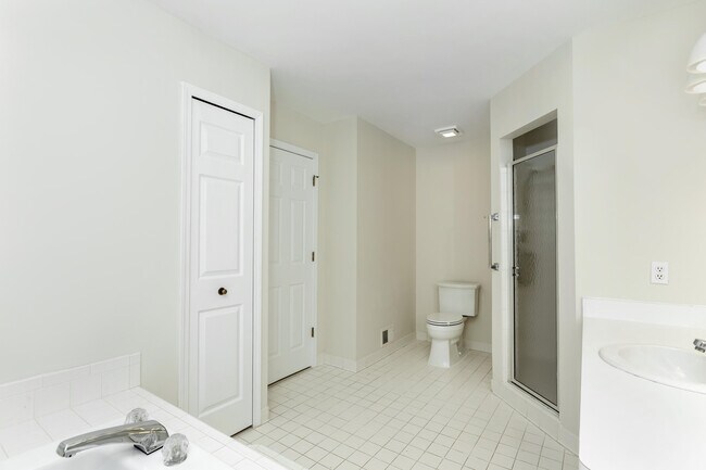 Building Photo - 37743 Avon Ln