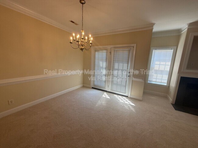 Building Photo - 103 Southlake Ct
