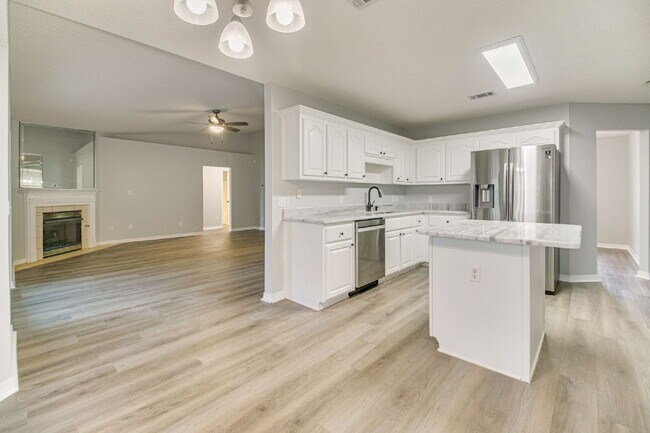 Building Photo - Beautiful property in highly desirable Lilian Woods Subdivision!