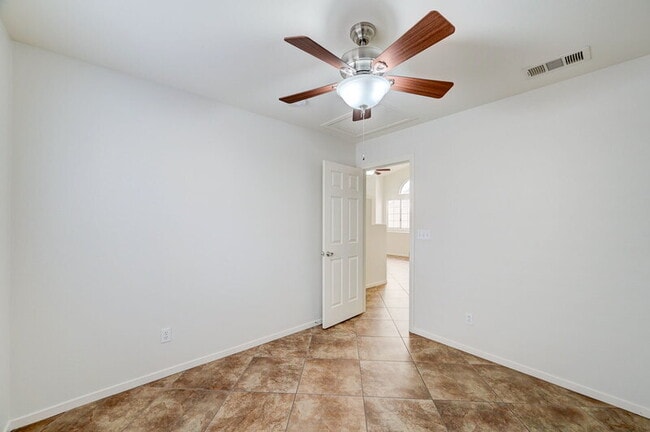 Building Photo - 1813 Lyell Canyon Ln