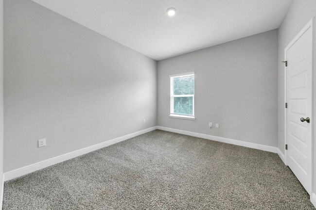 Building Photo - Hammock Oaks Estate Available in February!