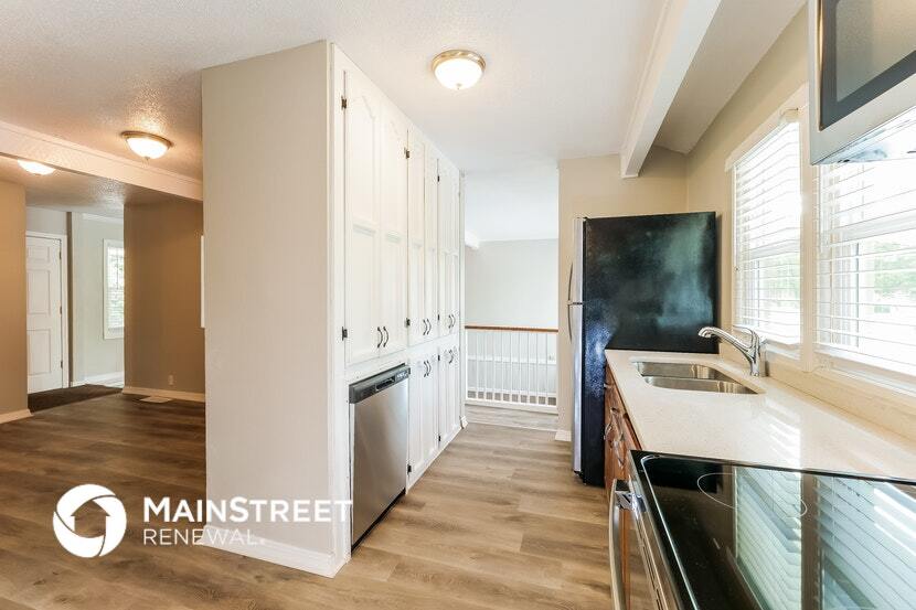 Building Photo - 208 E 165th St