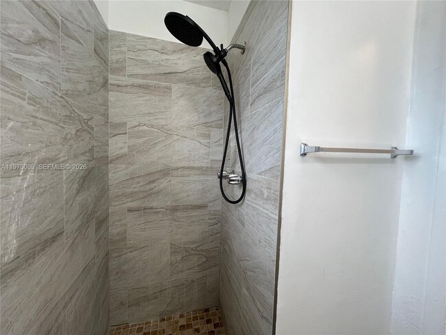 Building Photo - 17031 NE 21st Ave