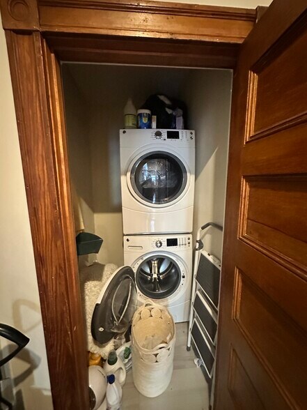 Building Photo - 174 Saint Alphonsus St