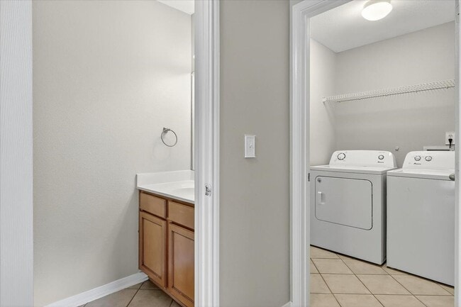 Building Photo - 2110 Encino Dr