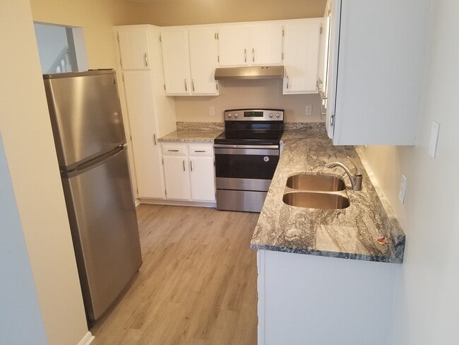 Building Photo - 3727 Brookdale Cir N