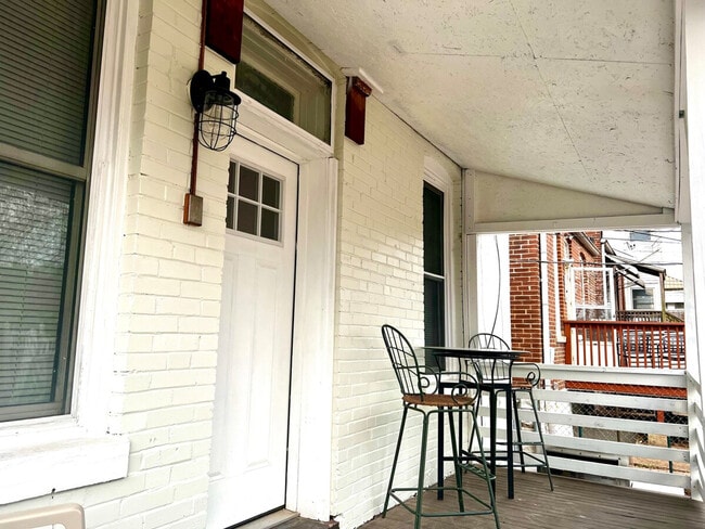 Building Photo - 3956 Tholozan Ave