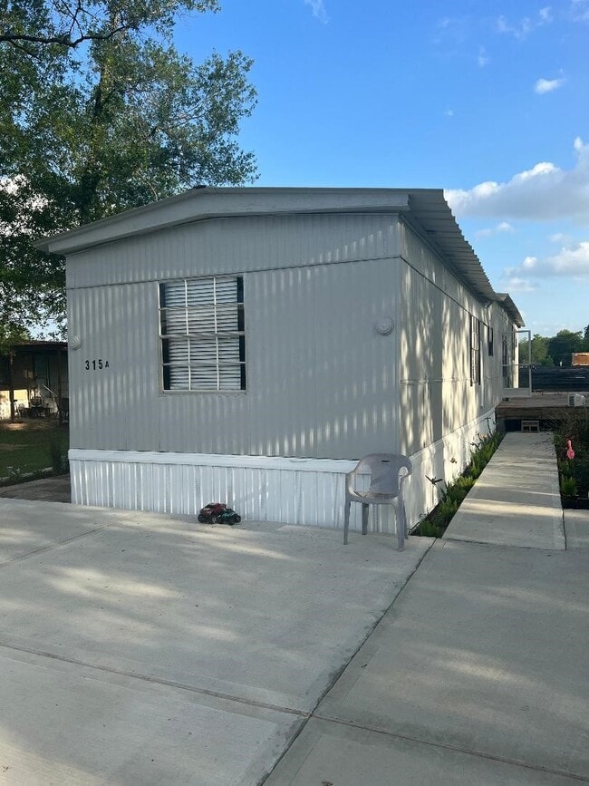 Building Photo - 315 Booker Rd