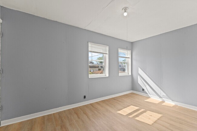 Building Photo - 5305 W George St